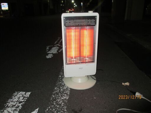 山善遠赤外線カーボンヒーター左右首振り：４５０；９００Wの２本放電：暖かい：