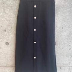 JULIABOUTIQUE  パールボタン付きミディアム丈スカートの画像