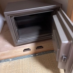 金庫　カギありますが…の画像