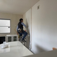 壁紙の剥がし作業、壁紙貼り、経験者優遇。の画像