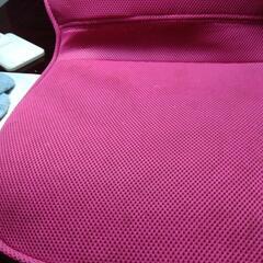 ピンクの座椅子の画像