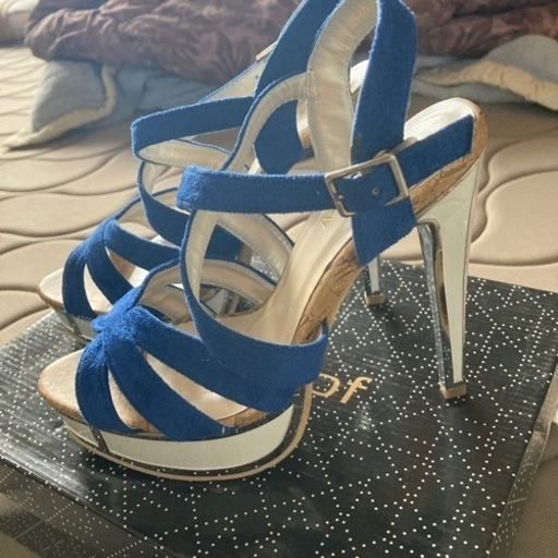 新品　マフモフのヒールサンダル