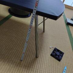 折りたたみ式テーブルの画像