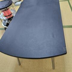 折りたたみ式テーブルの画像