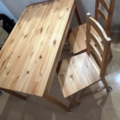 IKEAのダイニングテーブル