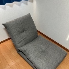 背もたれ角度調整可能　座椅子