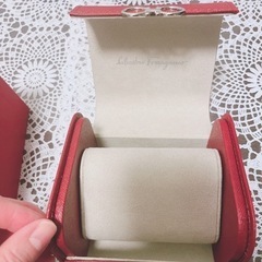 新品【Salvatore Ferragamo】腕時計 アクセサリーケース　レッドの画像