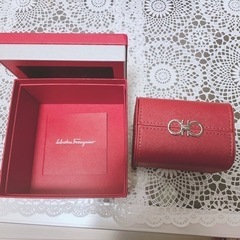 新品【Salvatore Ferragamo】腕時計 アクセサリーケース　レッドの画像