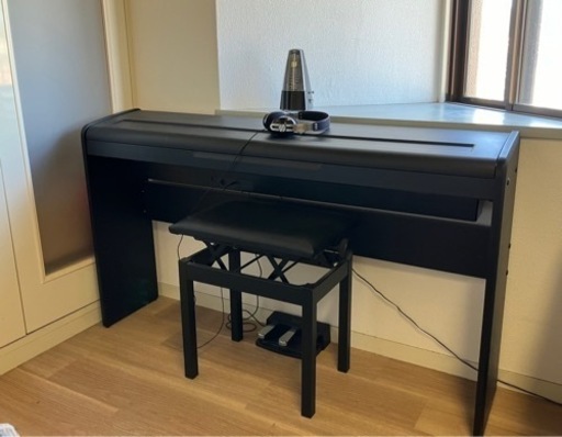 電子ピアノ（KORG） 椅子、ペダル、ヘッドホン、メトロノーム付き