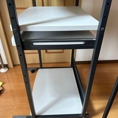 【配送可能】パソコンデスクの画像