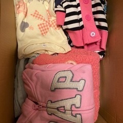 ダンボール2箱　女の子　長袖　100サイズの画像