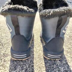 子供用スノーブーツの画像