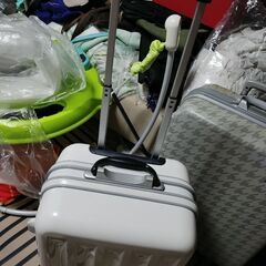 キャリーケース　スーツケース　ホワイトの画像