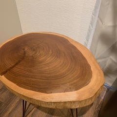 切り株のサイドテーブルの画像