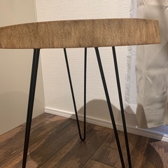 切り株のサイドテーブルの画像