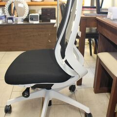 ★特別価格 美品 大幅値下げ★Okamura オカムラ オフィスチェア(C635-ZW)シルフィシリーズ 美品販売！★大田区配送・品川区 設置無料★店頭取引歓迎！の画像