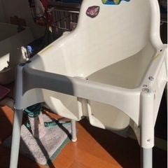 IKEAの幼児用イスの画像