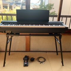 Yamaha P-121 電子ピアノ 73キー スタンドとペダル付き