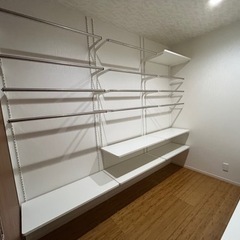 クローゼット(ブラケットラック金物)棚、ハンガーパイプ(各1点)