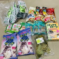 【無料】チンチラ用の餌,砂浴びサンド,木製ステージ