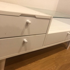 ホワイトテーブルの画像