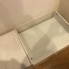 ホワイトテーブルの画像