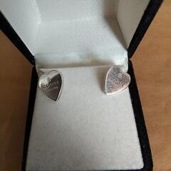 グッチ ピアス