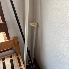 突っ張り棒。ハンガー掛けやパーティション代わりに使用出来ます‼️