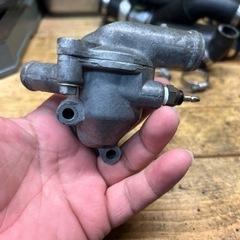 vfr400 nc30 サーモスタットの画像
