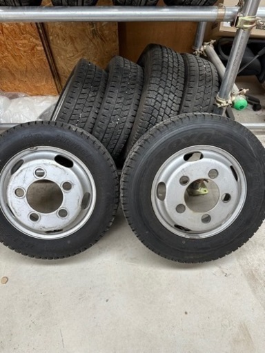 トヨタダイナルートバンで使用してスタッドレス、溝あり、195/75/R15が2本と185/65/Rが４本の6本セット