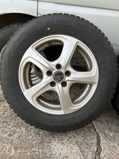 スタッドレスタイヤ　195/65/r15