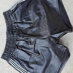 新品同様10着レディースハーフパンツ　PU素材の画像