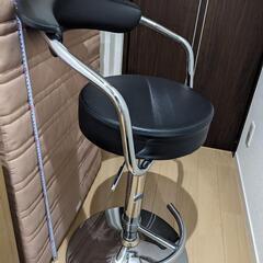 黒のハイチェアの画像