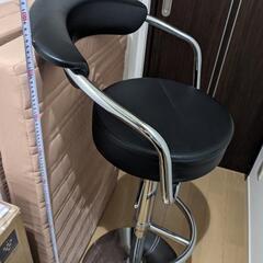 黒のハイチェアの画像