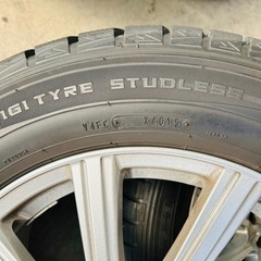 タイヤ：225/60/17 Dunlop 