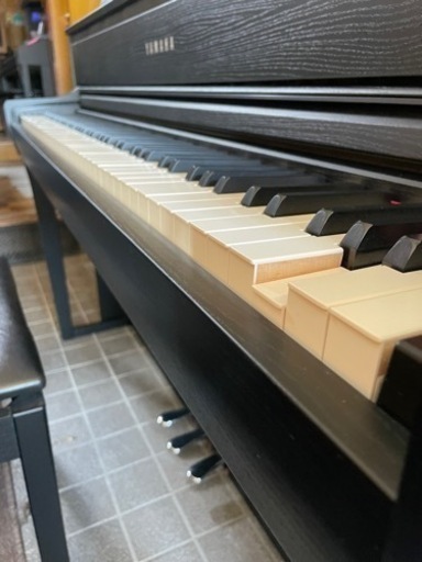 美品！YAMAHA CLP-675B（ブラックウッド調）専用椅子(高低調整可能)、ヘッドホン
