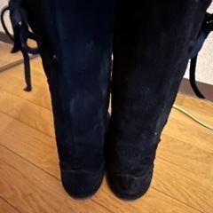 黒バックスキンブーツの画像