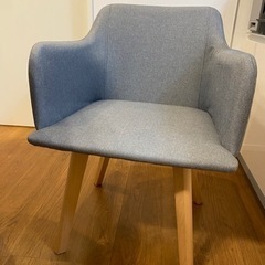 丸テーブル椅子セットの画像