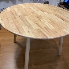 丸テーブル椅子セットの画像