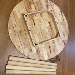 丸テーブル椅子セットの画像