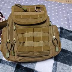 バックです、収納場所が、いっぱい付いています便利です。
