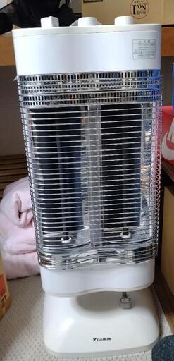 ダイキン　赤外線ヒーター　電気ストーブ