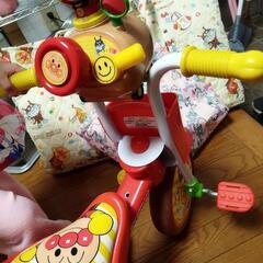 【購入者様決まりました。お取引中】アンパンマン三輪車　中古の画像