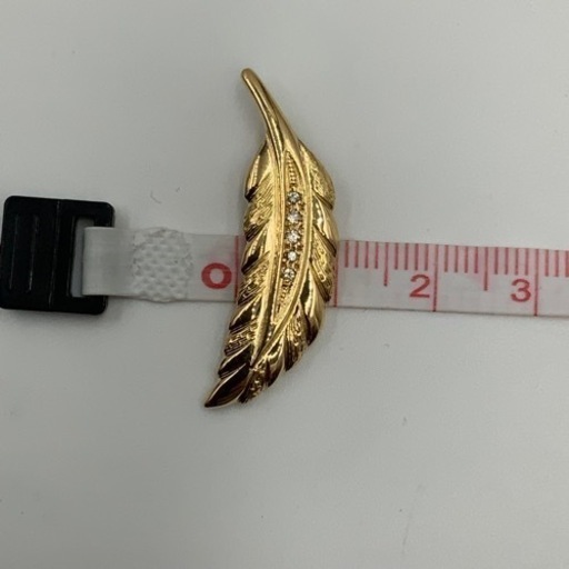 売り切れました。K18 フェザートップ　ダイヤモンドペンダント　3.6g 0.05ct