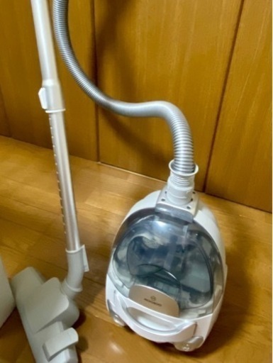 掃除機　サイクロン掃除機　700w 中古品