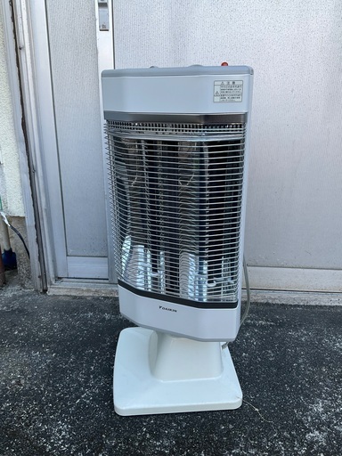 取引中・遠赤外線暖房機　ダイキン　セラムヒート