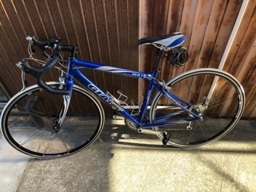 ロードバイク　GIANT 6061aluxx  タイヤ新品から3キロ乗ってません　グリップ新品　ライト新品