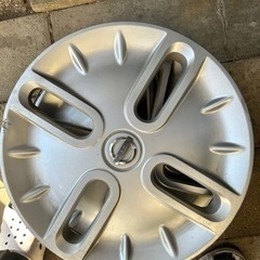 日産キューブにつけてました。ノーマルタイヤ 🉐値下げしました。それなりにまだはしれすの画像