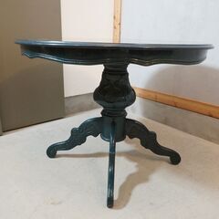 イタリア製アンティーク調の美しい象嵌細工が施されたダイニング