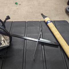 電動丸のこ、ケース、ノコの柄、丸のこ定規の画像